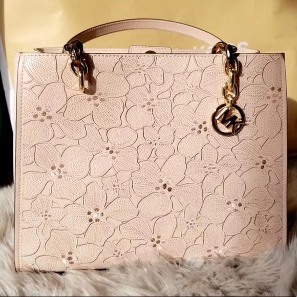 Michael Kors Handbags - Michael Kors Saffiano Leather Handbag pink ballet